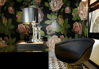 bisazza_flora_springrose_nero_wall