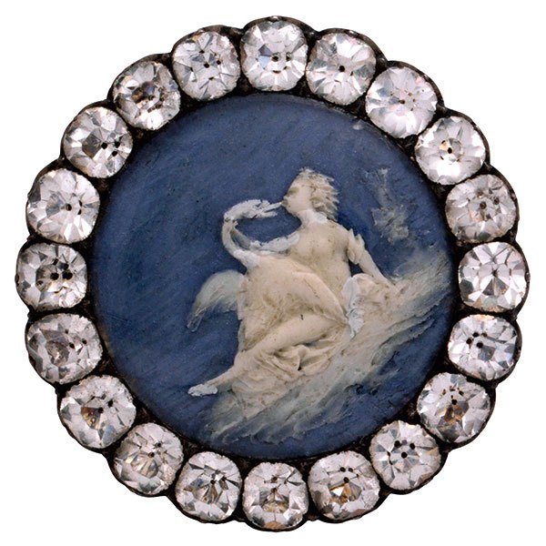 item15.rendition.slideshowVertical.buttons-exhibit-at-les-arts-decoratifs-17